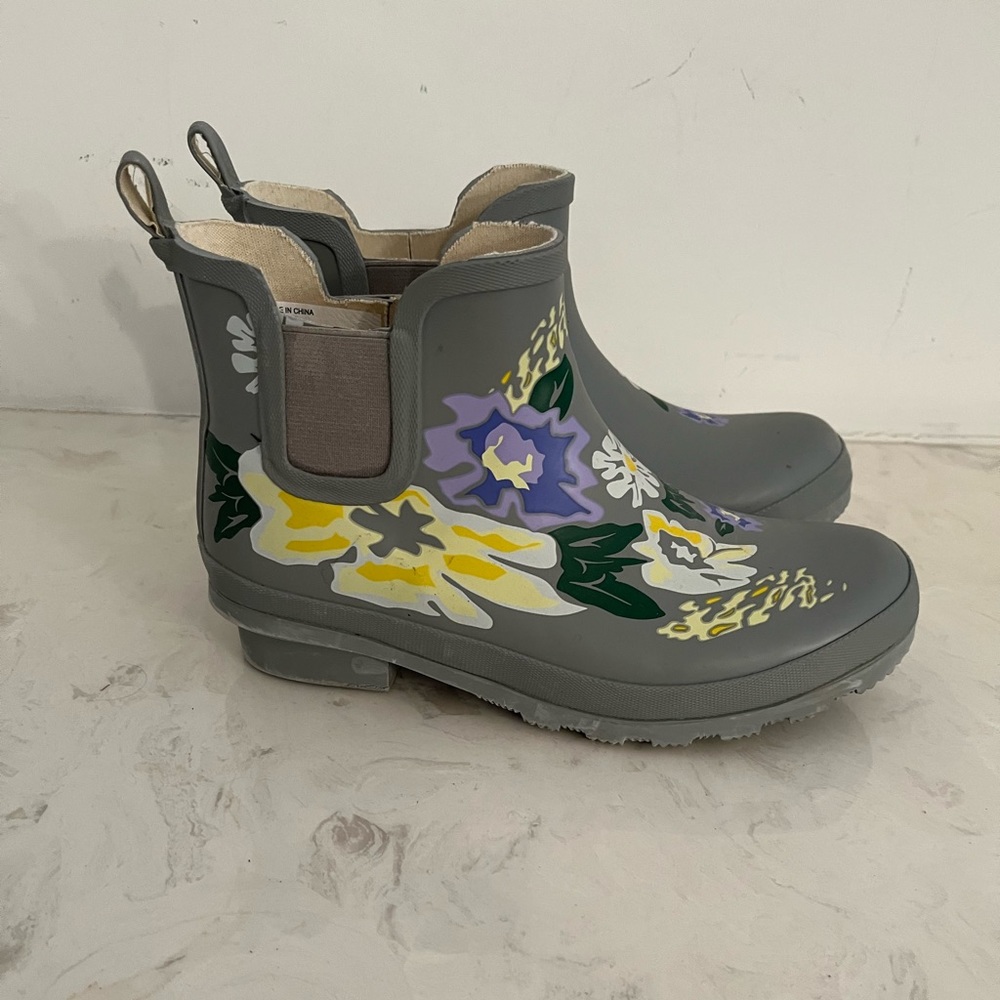 No brand rain boots
